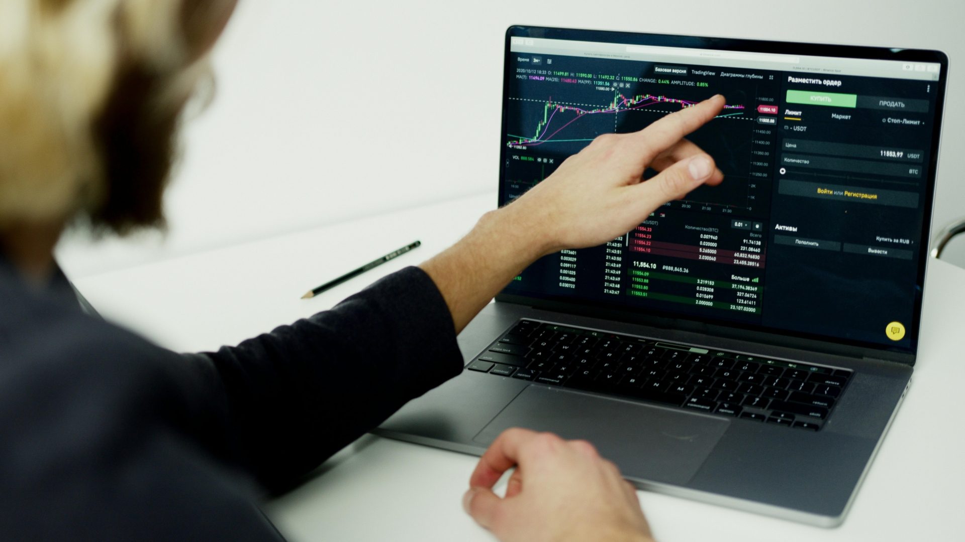 Outsourced CFO Services: Benefits, Costs, and How to Choose